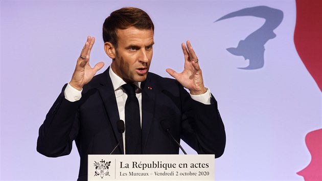 Emmanuel Macron pedstavuje svj pln boje s islamismem. (2. jna 2020)