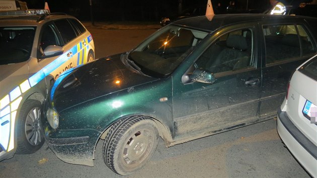 Čtyřiadvacetiletý opilý cizinec naboural pozdě večer v Přerově policejní automobil. Měl přes 1,7 promile alkoholu v dechu.