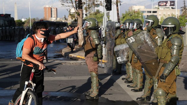 Lid v Santiagu protestovali proti chilsk vld. (2. jna 2020)