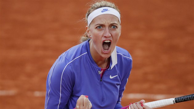 esk tenistka Petra Kvitov se hecuje ve tetm kole Roland Garros.