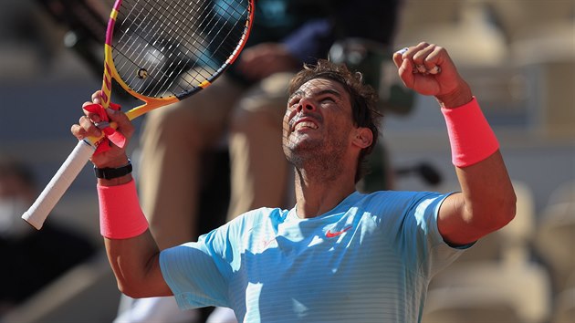 panl Rafael Nadal se raduje z vtzstv nad Amerianem Sebastianem Kordou v osmifinle Roland Garros.