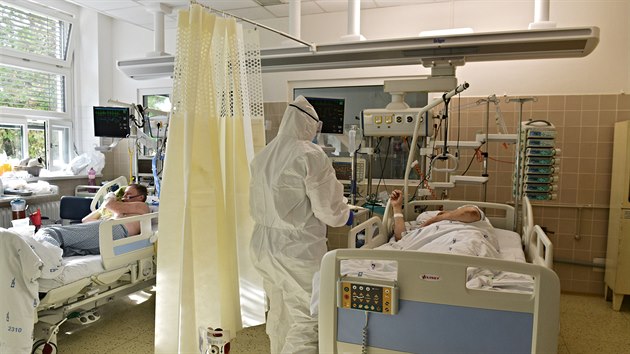Pacient s onemocnnm covid-19 na klinice infeknch chorob oddlen JIP v brnnsk fakultn nemocnici. (9.z 2020)