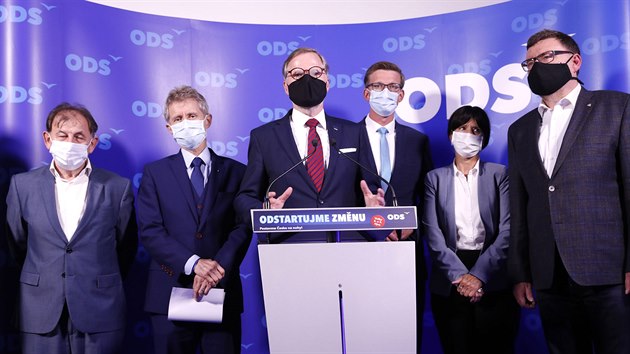 P�edseda ODS Petr Fiala hovo�� na tiskov� konferenci strany v pra�sk�m volebn�m �t�bu. (3. ��jna 2020)