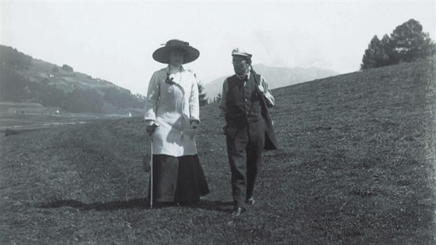 Gustav Mahler a jeho �ena Alma. Sv�tozn�m� hudebn� skladatel a dirigent, kter� se narodil v Kali�ti na Vyso�in�.