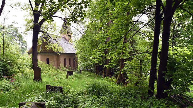 Pvodn stav odsvcen a rozkraden kaple svatho Josefa ve Slavtn na Trutnovsku