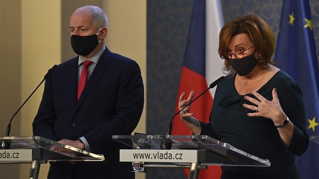 Ministr zdravotnictv Roman Prymula, ministryn financ Alena Schillerov vystoupili na tiskov konferenci po jednn vldy. (5. jna 2020)