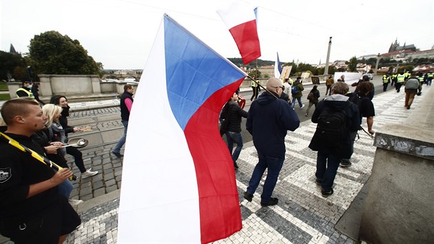 astnci protestn akce Gastro bije na poplach. (5. jna 2020)