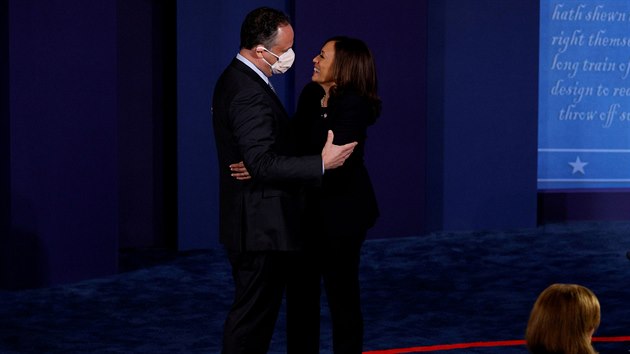 Kamala Harris s manelem v zvru debaty kandidt na viceprezidenta USA (8. jna 2020)