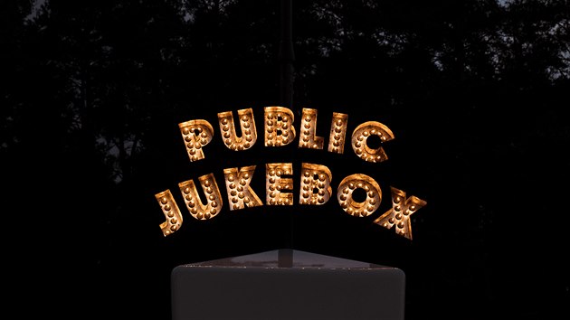 Akustick skulptura Public JukeBox nedaleko obce Hrachov na Sedlansku.
