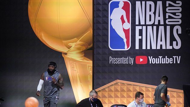 LeBron James z LA Lakers jde na palubovku ped prvnm finle NBA.