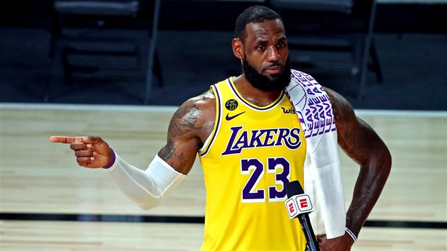 LeBron James ukazuje spoluhrm z LA Lakers cestu k titulu.
