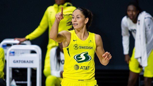 Sue Birdová řídí ve finále WNBA hru Seattlu.