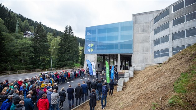 Terminl v Peci pod Snkou pojme vc ne 400 aut turist (30. 9. 2020).