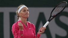 Petra Kvitová oslavuje postup do čtvrtfinále Roland Garros.