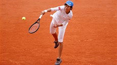 �ang �uaj podává v osmifinále Roland Garros.