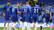 Fotbalisté Chelsea slaví gól v zápase proti Crystal Palace.