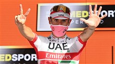 Ital Diego Ulissi slaví vítzství ve druhé etap Gira.