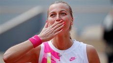 POLIBEK. eská tenistka Petra Kvitová slaví postup do semifinále Roland Garros.