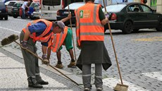 Nové zna�ky by uleh�ily Pra�ským slu�bám, které se podílejí na �i�t�ní ulic.