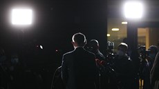 Premiér Andrej Babi na tiskové konferenci hnutí ANO v praském volebním tábu....