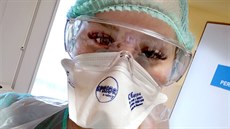 Eli�ka Pape�ová studuje na Vy��í odborné �kole zdravotnické. Od b�ezna zárove�...