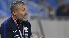 Trenér slovenských fotbalist Pavel Hapal sleduje utkání play off Ligy národ...
