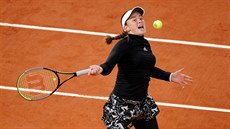 Lotyka Jelena Ostapenková v zápase proti Karolín Plíkové.