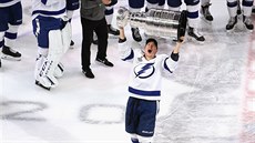 David Pastrák z Bostonu se kvli rekonvalescenci po operaci kyle zapojí do sezony NHL se zpodním.