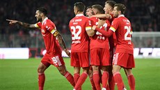 Fotbalisté Unionu Berlín se radují z gólu v zápase s Mohu�í.