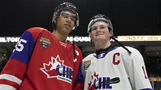 Alexis Lafreniére (vpravo) je jedničkou draftu NHL, Quinton Byfield dvojkou.