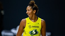 Mercedes Russellová ze Seattlu ve finále WNBA