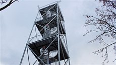 Turisté si vyzkoueli práv otevenou rozhlednu na altmanu (24. 9. 2020).