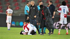 Slávistický záloník Ibrahim Traoré oplakává svou chybu, která vedla k penalt...