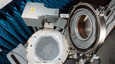 Odklopené víko a sedák univerzálního systému pro nakládání s odpady (UWMS),...