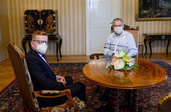 Prezident Milo Zeman pijal 15. íjna odpoledne v Lánech námstka ministra...