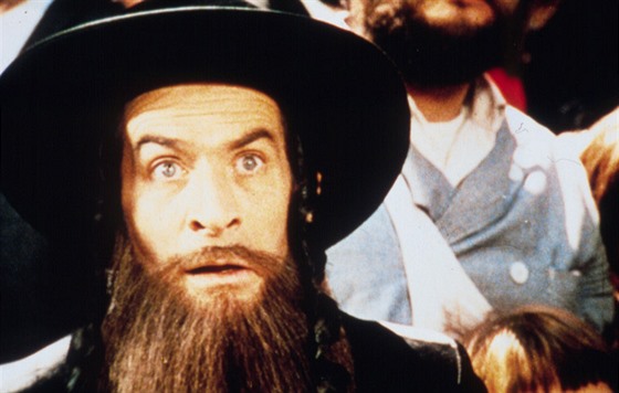 Louis de Funes ve filmu Dobrodružství rabína Jákoba