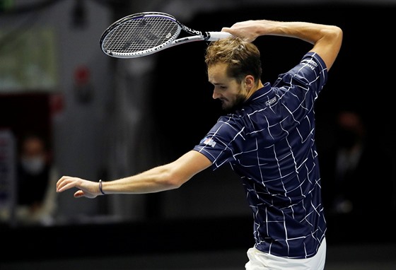 Daniil Medvedv se vzteká ve druhém kole na turnaji v Petrohradu.