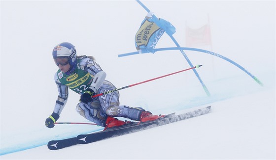 Ester Ledecká na trati obího slalomu v Söldenu