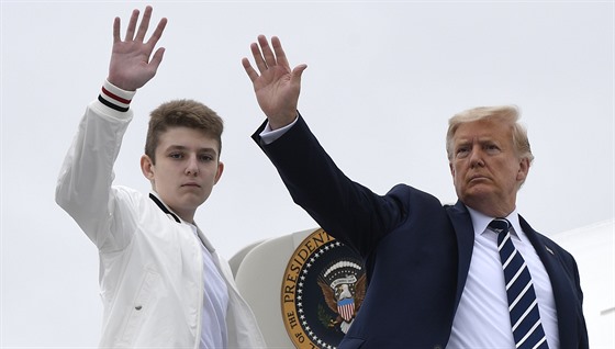 Barron Trump a Donald Trump (Morristown, 16. srpna 2020)