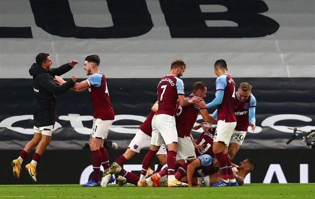 Stoprocentní Aston Villa i kolaps Tottenhamu, na zvratu se podílel i Coufal