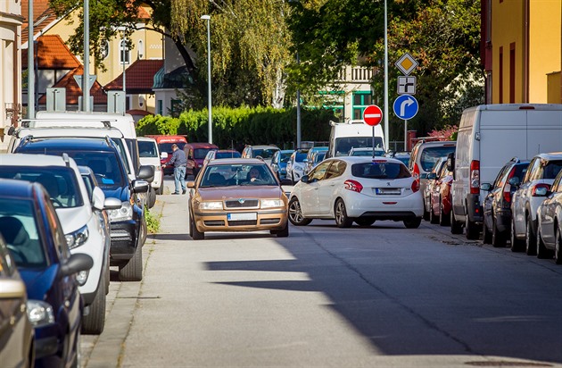 V Havlíkov kolonii asto odstaví auto idii, kteí dojídí do msta za...