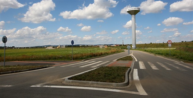 Tém prázdná prmyslová zóna u Holeova