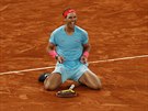 panl Rafael Nadal se raduje po vítzství ve finále Roland Garros.