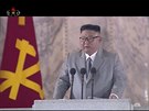 Severní Korea uspoádala noní vojenskou pehlídku. K lidu práv hovoí tamní...