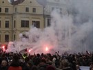 Staromstské námstí na konci demonstrace proti koronavirovým opatením zahalil...