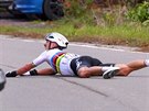 V BOLESTECH. Julian Alaphilippe trpí po pádu na závod Kolem Flander.