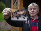 Frantiek evc, majitel vítzného kon z Velké pardubické Hegnuse, ukazuje...