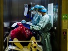 Zdravotníci z nemocnice v Uherském Hraditi bojují o ivoty pacient s...