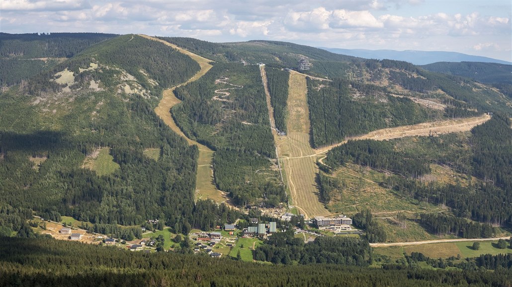 Údajn nejdelí vistutý most oteveli mezi obcemi Grächen a Zermatt ve výcarsku v roce 2017