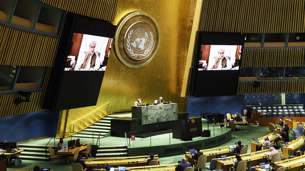 Pákistánský ministr zahranií Shah Mehmood Qureshi hovoí na shromádní OSN....